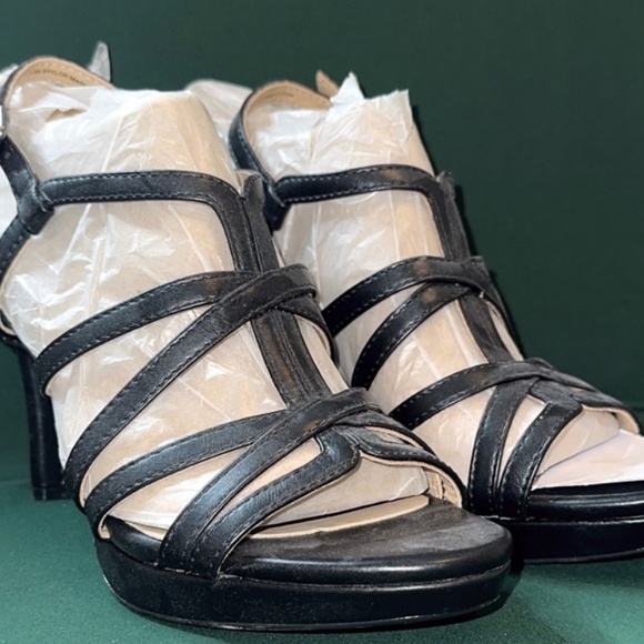 Naturalizer - Picture 1 of 1